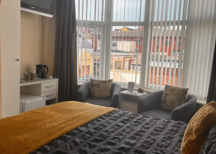 Inglewood *Adults Only*Airport Hotel