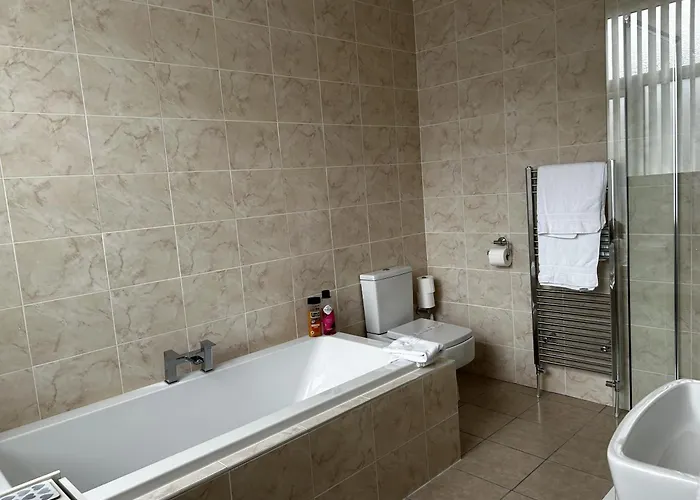 Inglewood *Adults Only*Airport Hotel